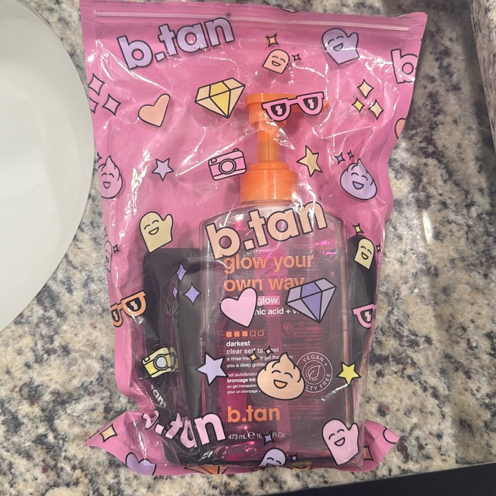 NWOT B tan Kit